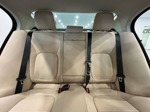 Used 2017 Jaguar XE Premium RWD image 24
