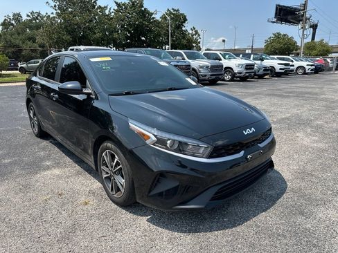 Used 2024 Kia Forte LXS FWD image 2