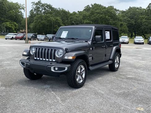 Used 2022 Jeep Wrangler Unlimited Sahara AWD/4WD image 4