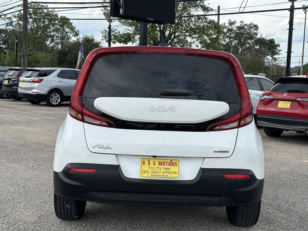 Used 2022 Kia Soul EX FWD image 2