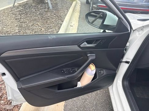 Used 2024 Volkswagen Jetta SE w/ Panoramic Sunroof Package FWD image 16