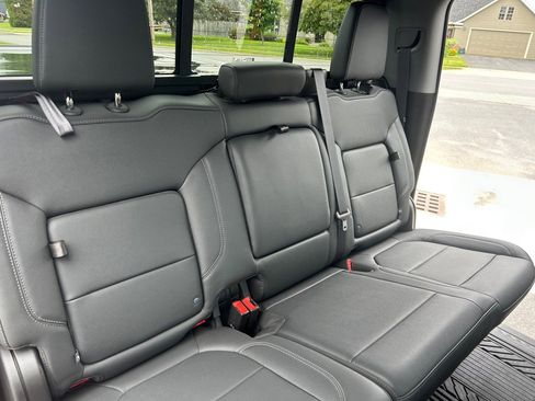 Used 2021 Chevrolet Silverado 1500 LT Trail Boss w/ Convenience Package II image 33