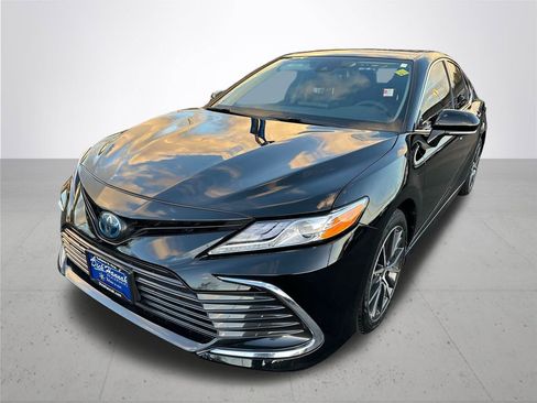 Certified 2022 Toyota Camry XLE image 2