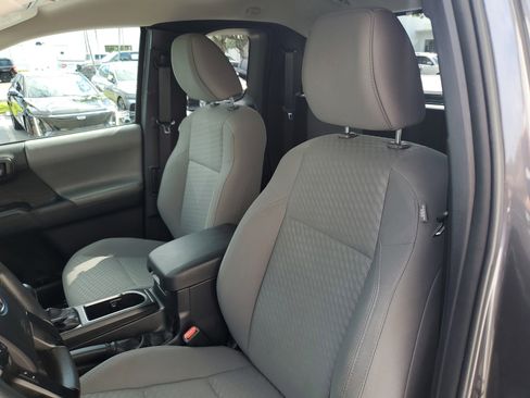 Used 2022 Toyota Tacoma SR image 18