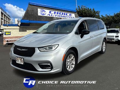 Used 2024 Chrysler Pacifica Touring-L