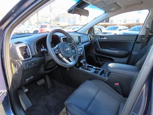 Used 2022 Kia Sportage LX image 2