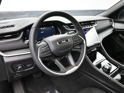 New 2025 Jeep Grand Cherokee Laredo X w/ Luxury Tech Group I image 12