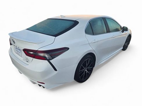 Used 2023 Toyota Camry SE image 4