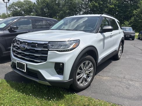 Used 2026 Ford Explorer Active w/ Active Comfort Package AWD/4WD image 2