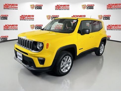 Used 2023 Jeep Renegade Latitude AWD/4WD image 12