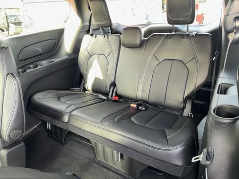 New 2026 Chrysler Pacifica Select w/ S Appearance Package AWD/4WD image 20