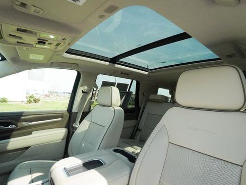 Used 2021 GMC Yukon Denali w/ Denali Ultimate Package image 24