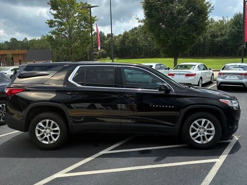 Used 2019 Chevrolet Traverse LS FWD image 4
