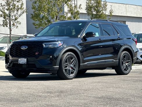 Certified 2025 Ford Explorer ST AWD/4WD image 7