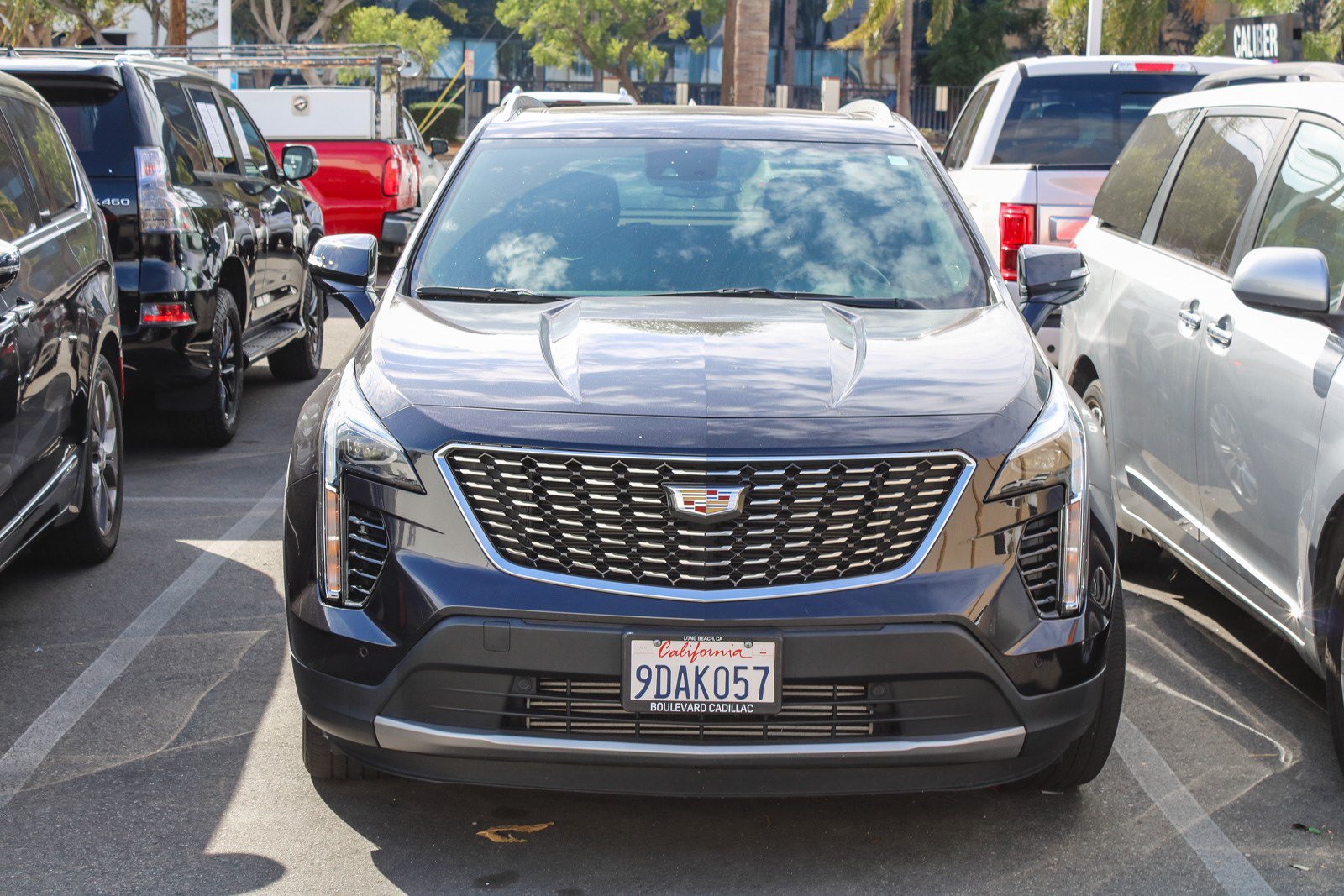 Used 2023 Cadillac XT4 Premium Luxury FWD image 2