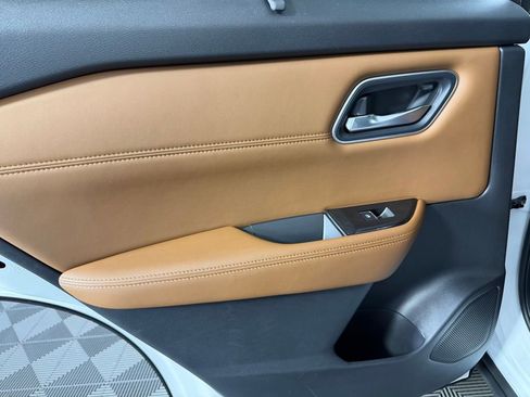Used 2026 Nissan Rogue Platinum w/ Platinum Premium Package AWD/4WD image 28