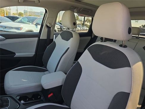 New 2026 Volkswagen Taos SE image 16