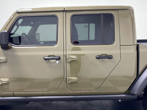 Used 2026 Jeep Gladiator Rubicon w/ Steel Power Dome Hood Package AWD/4WD image 13