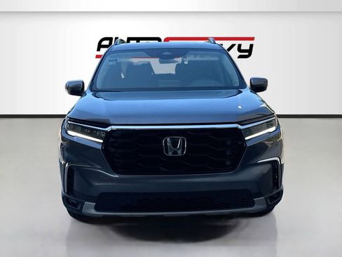 Used 2025 Honda Pilot Elite image 2