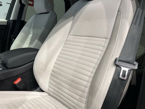 Used 2023 Land Rover Discovery Sport SE image 22