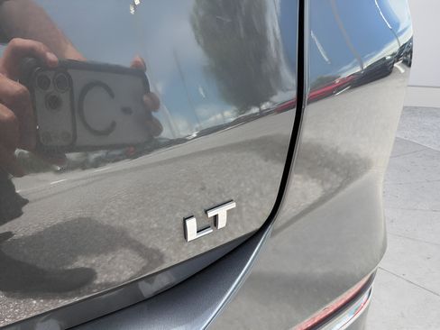 Used 2021 Chevrolet Equinox LT FWD image 46