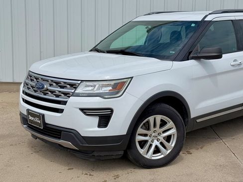 Used 2018 Ford Explorer XLT AWD/4WD image 2