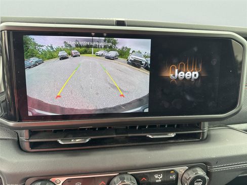 Used 2025 Jeep Wrangler Unlimited Rubicon AWD/4WD image 18