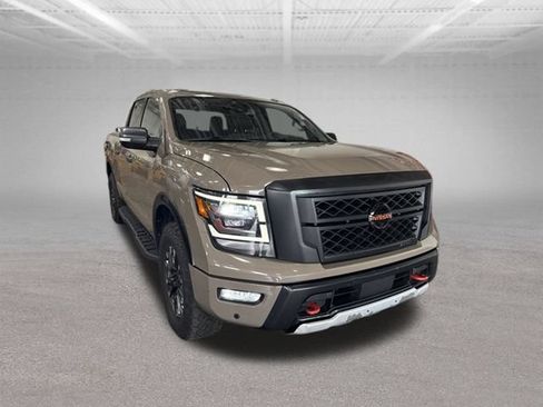 Used 2021 Nissan Titan PRO-4X w/ Pro-4x Convenience Package AWD/4WD image 3