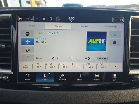 Certified 2024 Chrysler Pacifica Touring-L FWD image 19