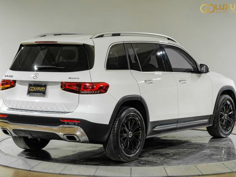 Used 2023 Mercedes-Benz GLB 250 4MATIC w/ Premium Package image 10