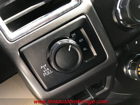 Used 2017 Ford F250 XLT w/ XLT Value Package AWD/4WD image 16