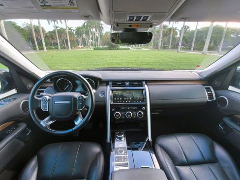 Used 2017 Land Rover Discovery HSE image 14