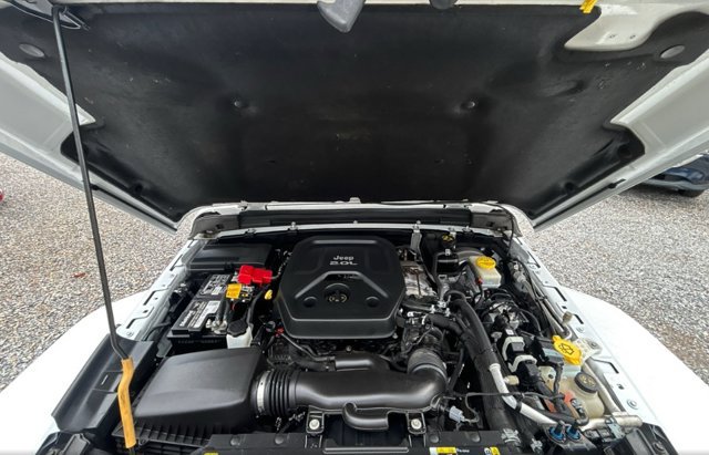 Used 2022 Jeep Wrangler Unlimited Sahara AWD/4WD image 7
