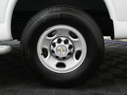 Used 2023 Chevrolet Express 2500 w/ Driver Convenience Package image 23