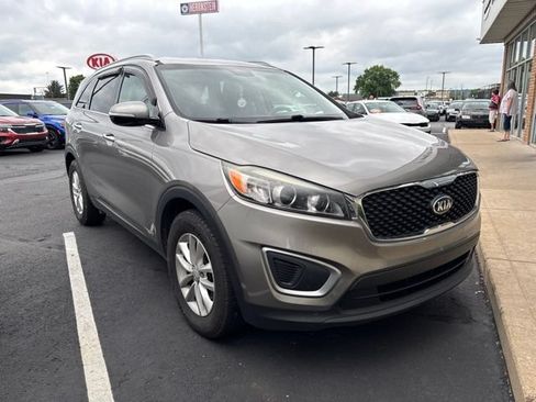 Used 2017 Kia Sorento AWD image 9