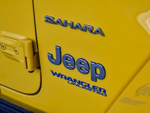 Used 2021 Jeep Wrangler Unlimited Sahara image 9