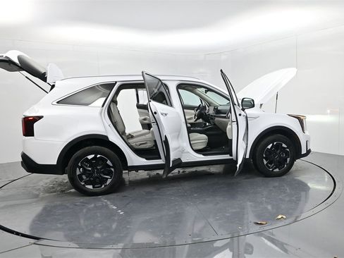 Certified 2025 Kia Sorento S image 57