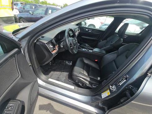 Used 2021 Volvo S60 T5 Momentum w/ Premium Package AWD/4WD image 5