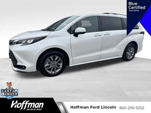 Used 2025 Toyota Sienna XLE image 9