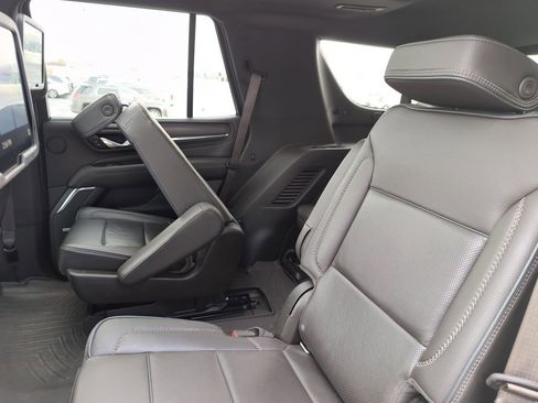 Used 2021 GMC Yukon Denali w/ Denali Premium Package image 13