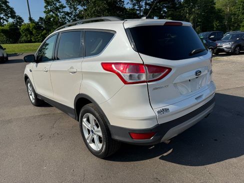 Used 2016 Ford Escape SE w/ Equipment Group 201A FWD image 3