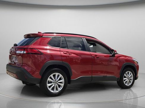 Used 2023 Toyota Corolla Cross LE image 7