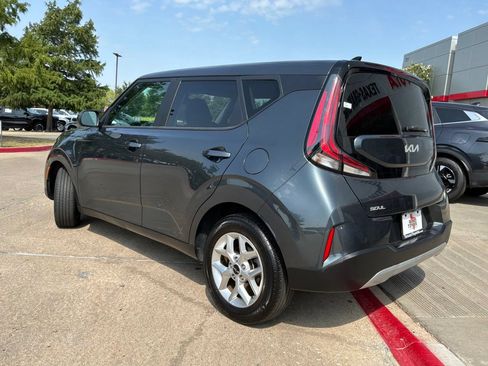 Used 2025 Kia Soul LX w/ LX Technology Package FWD image 8