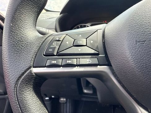 Used 2024 Nissan Altima 2.5 SV FWD image 11