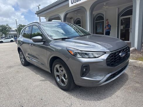 Used 2023 Ford Escape ST-Line Select w/ Tech Pack #2 AWD/4WD image 2