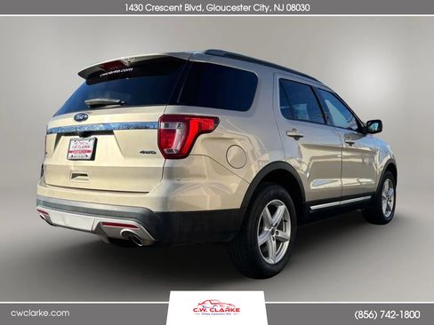 Used 2017 Ford Explorer XLT w/ Equipment Group 202A image 6