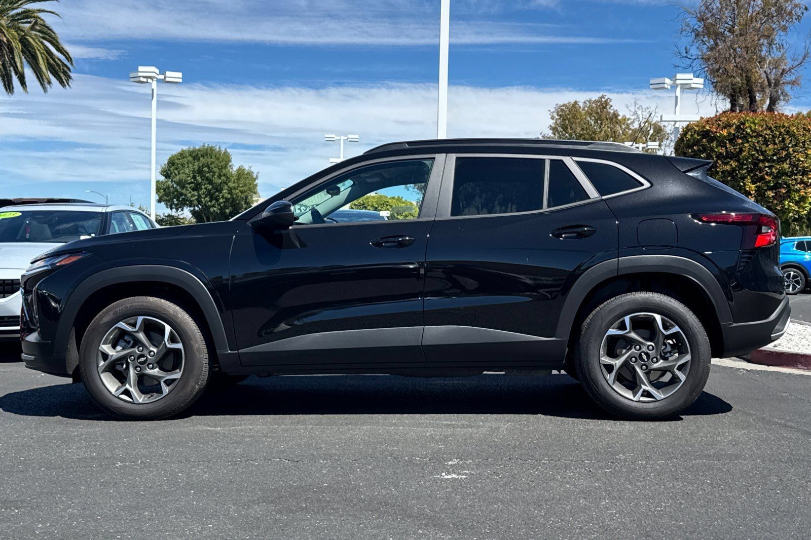 Used 2026 Chevrolet Trax LT w/ LT Convenience Package FWD image 8