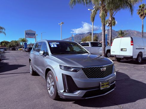 Used 2024 Cadillac XT6 Premium Luxury image 2