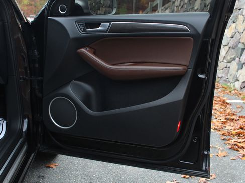 Used 2015 Audi SQ5 Prestige w/ Prestige Package image 18