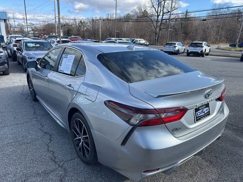 Used 2024 Toyota Camry SE image 5